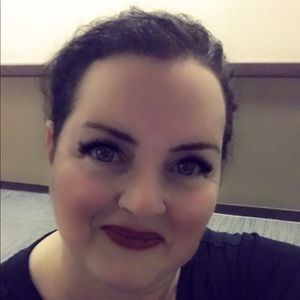 Meet your Posher, Lois